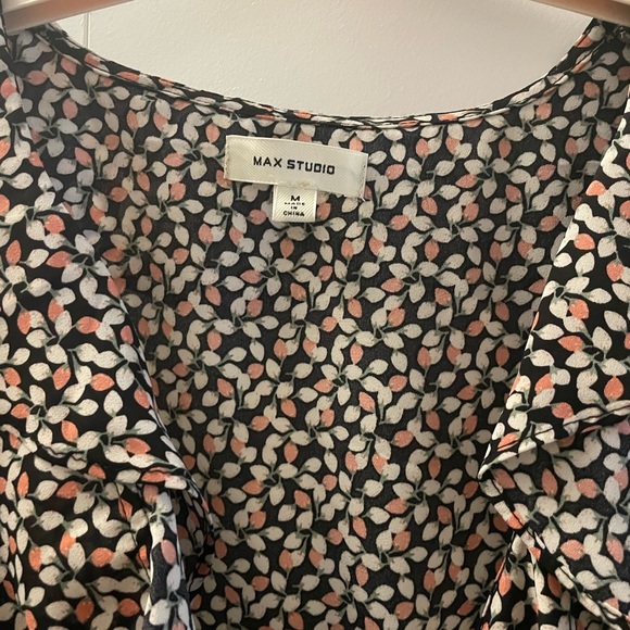 Like new Mark Studio top - Picture 2 of 4